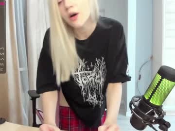 girl
        allotropp cam image #521621