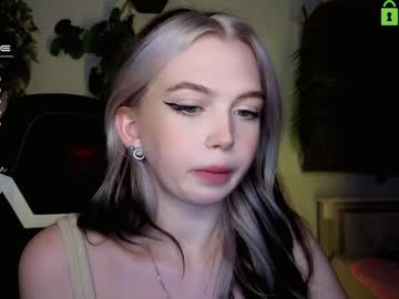 girl
        small_blondee cam image #1976853