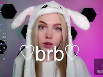 girl
        small_blondee cam image #1453342