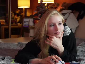 girl
        bestblondiiecb cam image #3080892