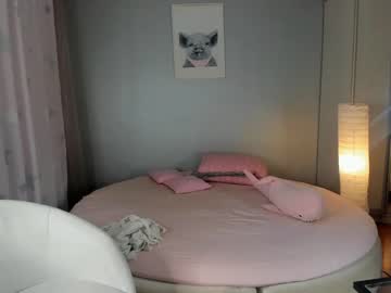 girl
        _mito_69 cam image #3060660
