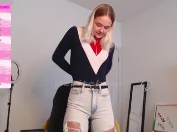 girl
        petitebrat cam image #1837944