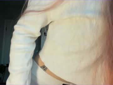 girl
        thisisamelia cam image #1455540