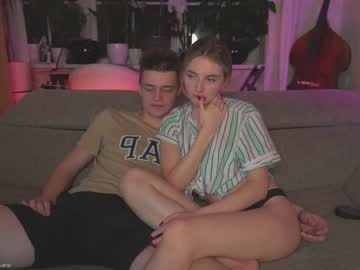 girl
        love_machine_ cam image #649803