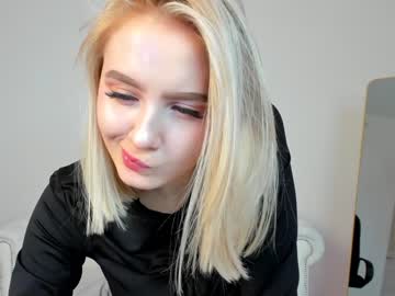 girl
        oliviabr0wn cam image #352336