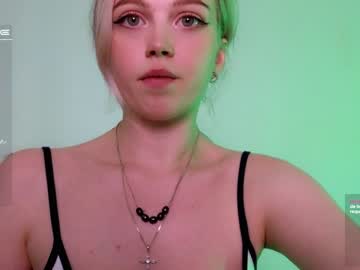 girl
        small_blondee cam image #1927881