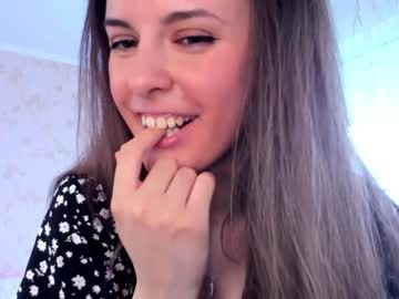 girl
        roniaster cam image #1884590