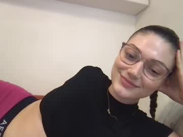 girl
        jacquelinexox cam image #2477552
