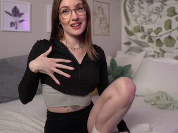 girl
        emma_ruby cam image #2115760