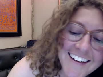 girl
        roxyrolla cam image #1342015