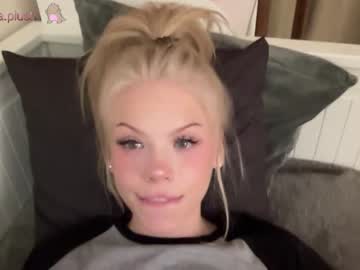 girl
        sonyaplush cam image #1314297