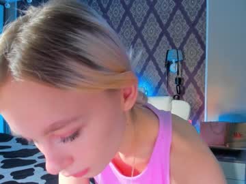 girl Milf & Teen Sex Cam Girls with vikkydif