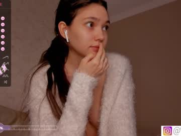 girl
        bzzzme cam image #3282936
