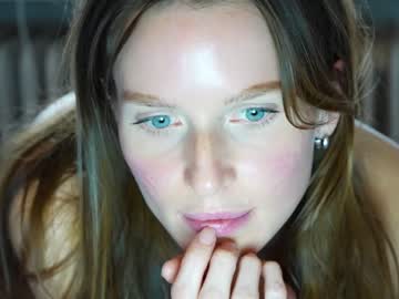 girl
        ellaa91 cam image #29715