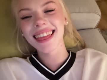 girl
        sonyaplush cam image #1068759