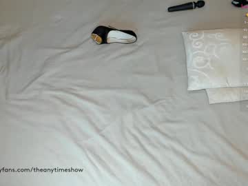 couple
        theanytimeshow cam image #23799