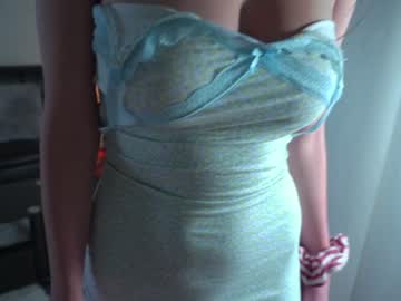 girl
        mystikei cam image #1819471