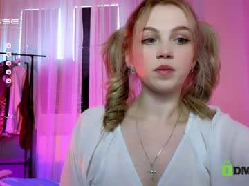 girl
        small_blondee cam image #1869217