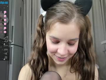 girl
        monika_youthfull cam image #1441274