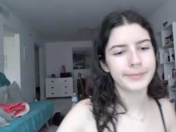 girl
        frenchava cam image #3172684