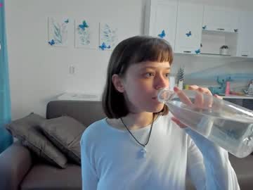 girl
        heathercarols cam image #1777029