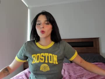girl
        yourfreakygirl cam image #852082