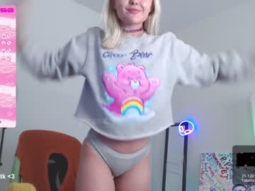 girl
        petitebrat cam image #1622518