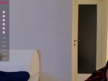 girl
        kittycaitlin cam image #1226854