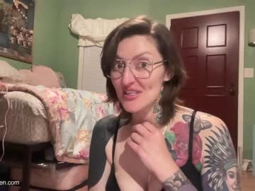 girl
        oftenelle cam image #2709002