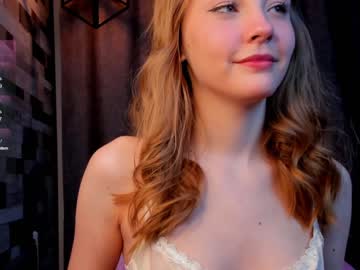 girl
        lolliis cam image #3238160