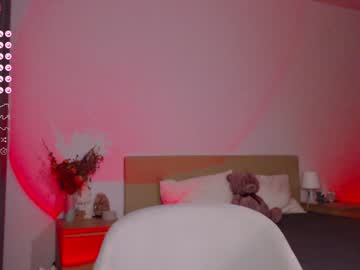 girl
        lumoore cam image #3452269