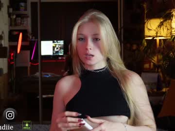 girl
        bestblondiiecb cam image #2872268