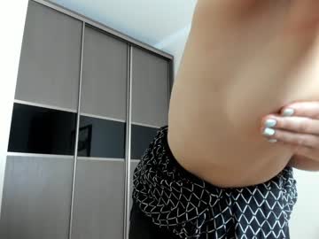 girl
        lealla cam image #1476672