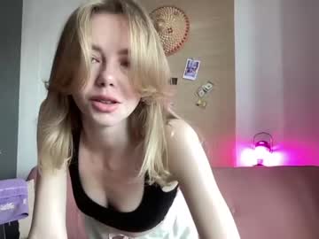 girl
        elli_harmon cam image #1647954