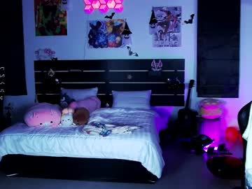 girl
        madnessalise cam image #2755272