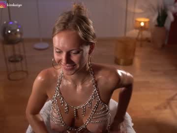 girl
        chillwithkira cam image #2017480