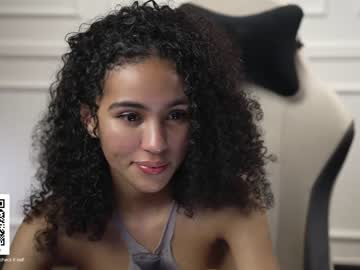 girl
        amnie_ cam image #2765586