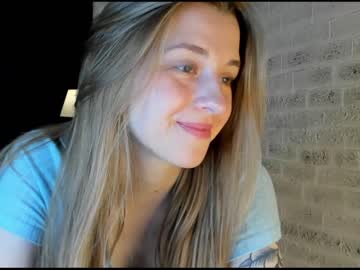 girl
        sophie_crashh cam image #1546926