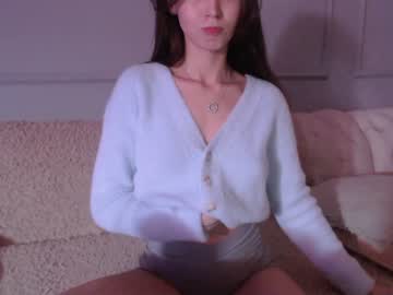 girl
        sarasuo cam image #2487352