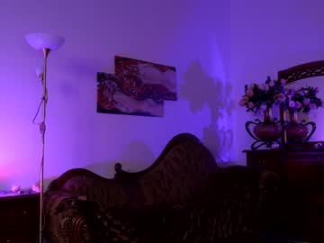 girl
        jessiccaburns cam image #2678909