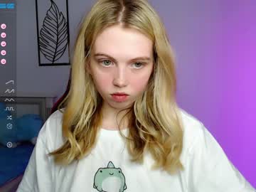 girl
        small_blondee cam image #950076