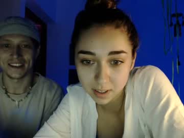 couple
        flloopy cam image #2510351