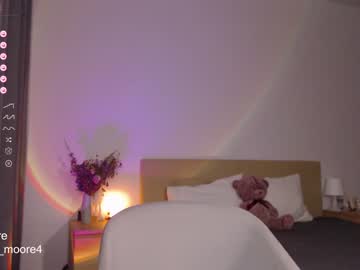 girl
        lumoore cam image #2475841