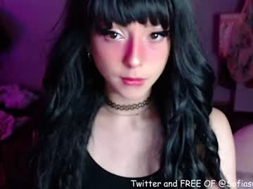 girl
        sofiaswetdreams cam image #1364717