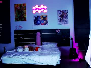 girl
        madnessalise cam image #2109452