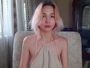 girl
        karinalin18 cam image #1841725