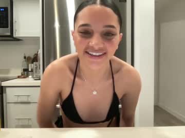 girl
        ittybity115598 cam image #768866