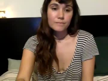 girl
        ericarae91 cam image #3024424
