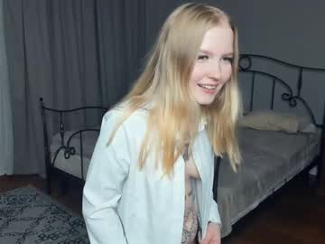 girl
        vicky_kiwi cam image #2419425