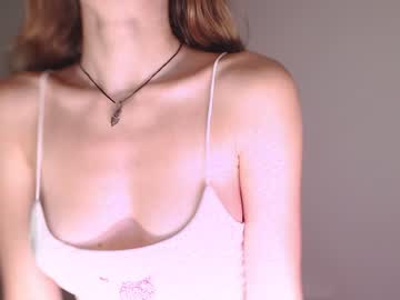 girl
        daisy_flo cam image #2181636